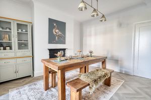 Diner- click for photo gallery